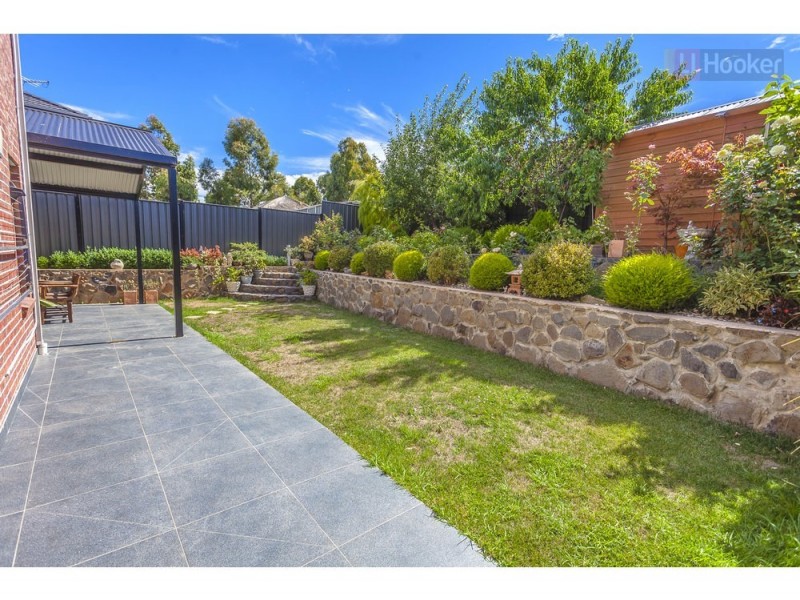 19 Mallard Cct, Craigieburn VIC 3064