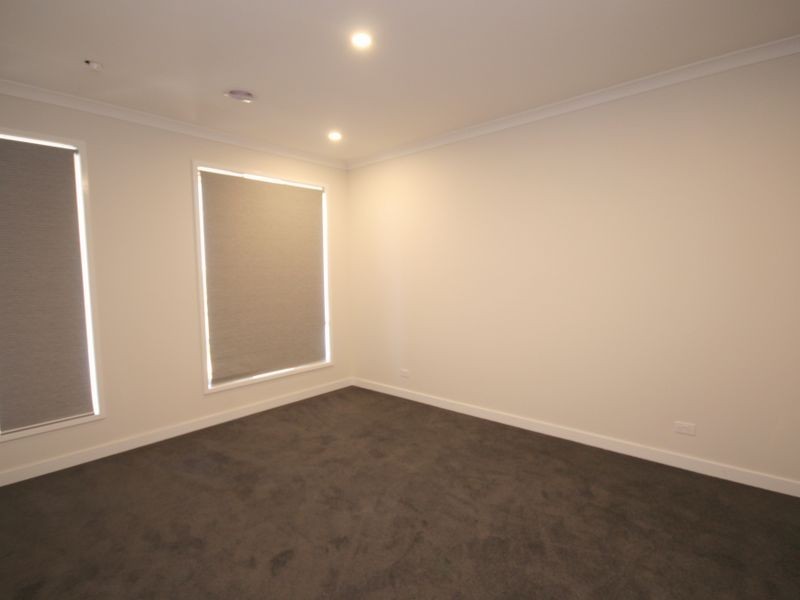 5 Scoria Circuit, Craigieburn VIC 3064