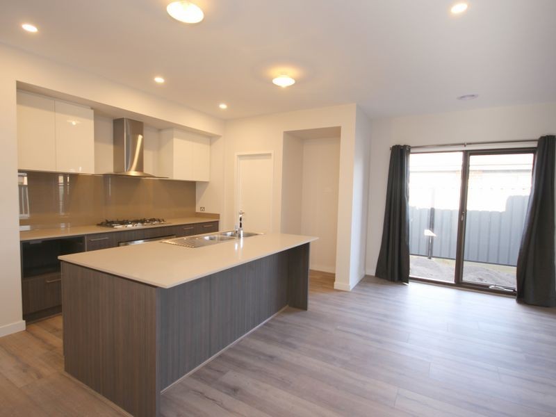 5 Scoria Circuit, Craigieburn VIC 3064