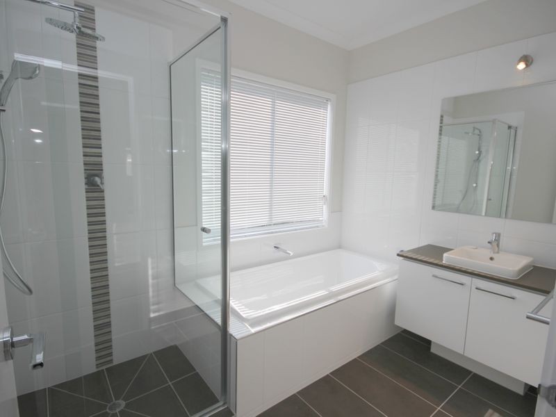 5 Scoria Circuit, Craigieburn VIC 3064