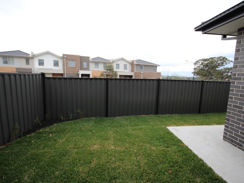 1/50 Champion Parade, Craigieburn VIC 3064