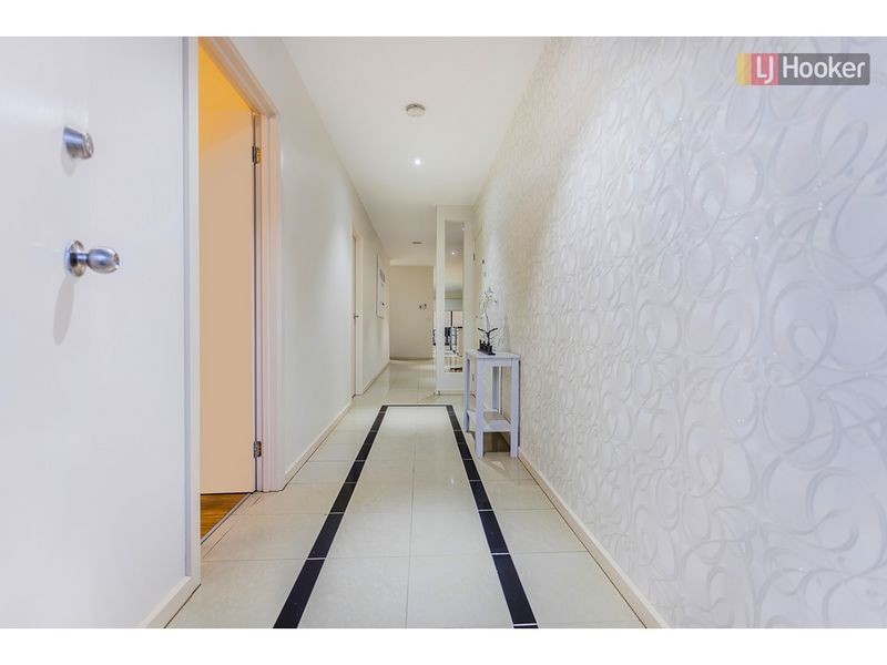 5 Pinelea Court, Roxburgh Park VIC 3064