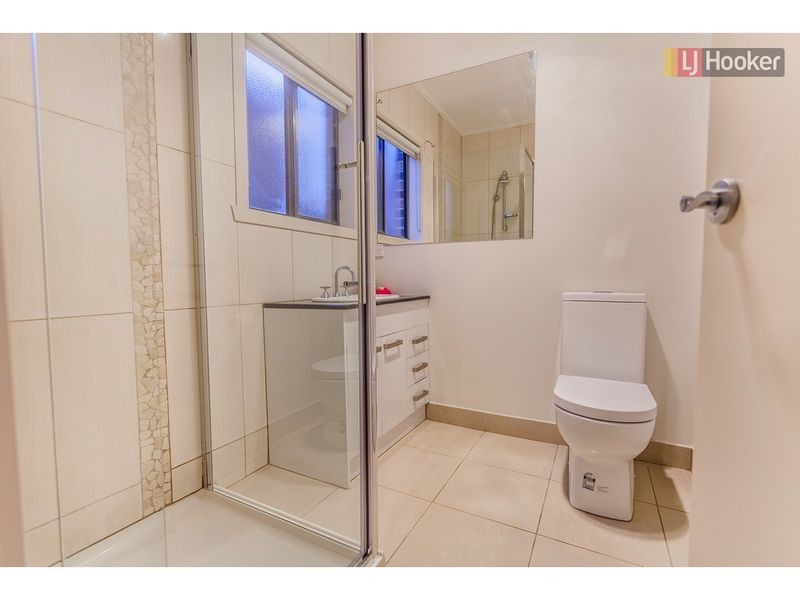 5 Pinelea Court, Roxburgh Park VIC 3064