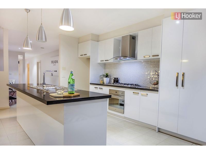 5 Pinelea Court, Roxburgh Park VIC 3064