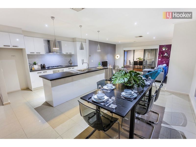 5 Pinelea Court, Roxburgh Park VIC 3064