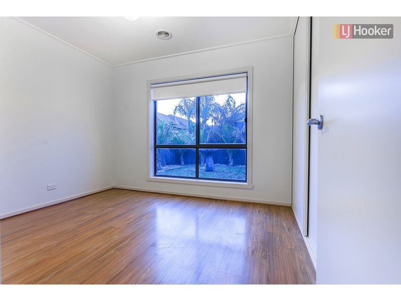 5 Pinelea Court, Roxburgh Park VIC 3064