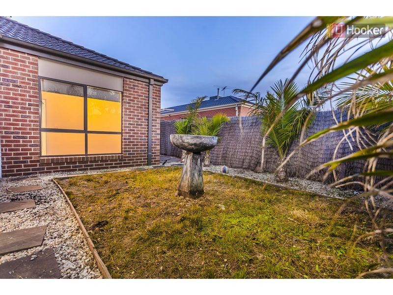 5 Pinelea Court, Roxburgh Park VIC 3064