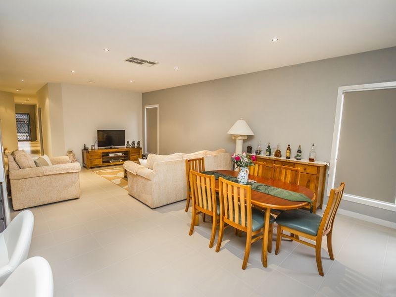 165 Newbury Blvd, Craigieburn VIC 3064