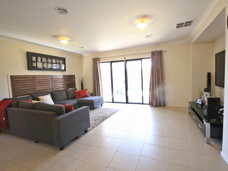 78 Newbury Blvd, Craigieburn VIC 3064
