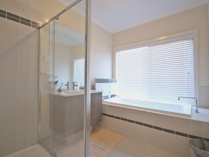 78 Newbury Blvd, Craigieburn VIC 3064