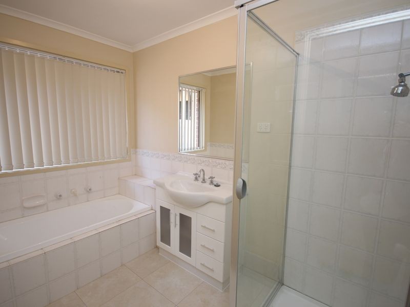 18 Mensa Court, Roxburgh Park VIC 3064