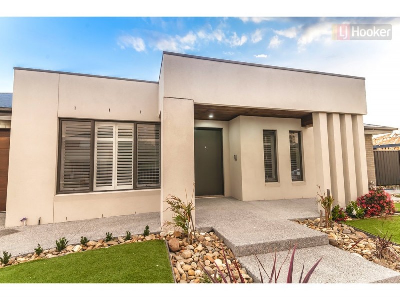 15 Fame Way, Craigieburn VIC 3064
