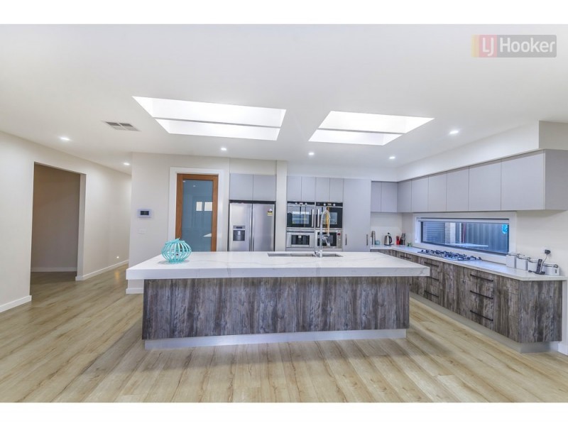 15 Fame Way, Craigieburn VIC 3064