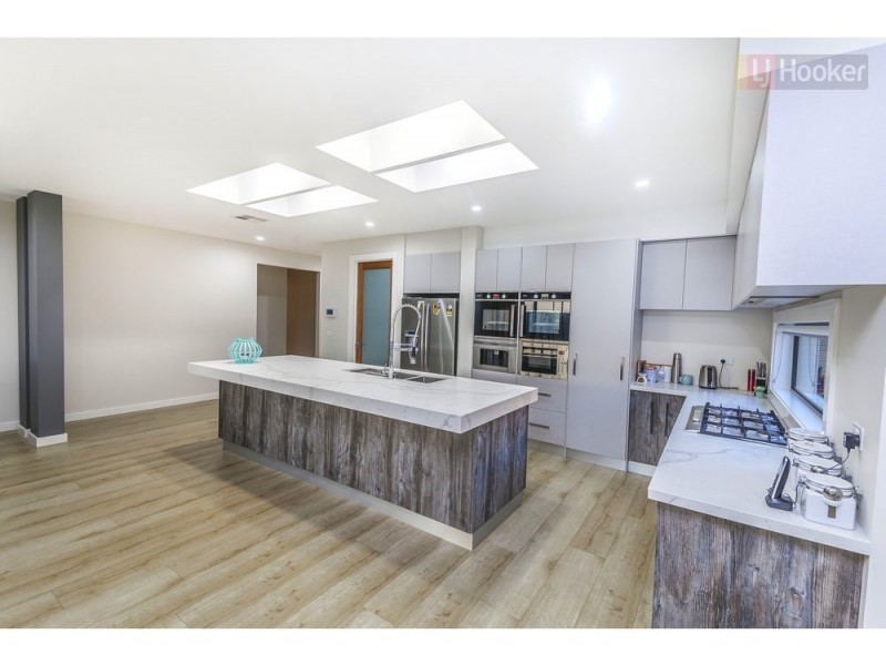 15 Fame Way, Craigieburn VIC 3064