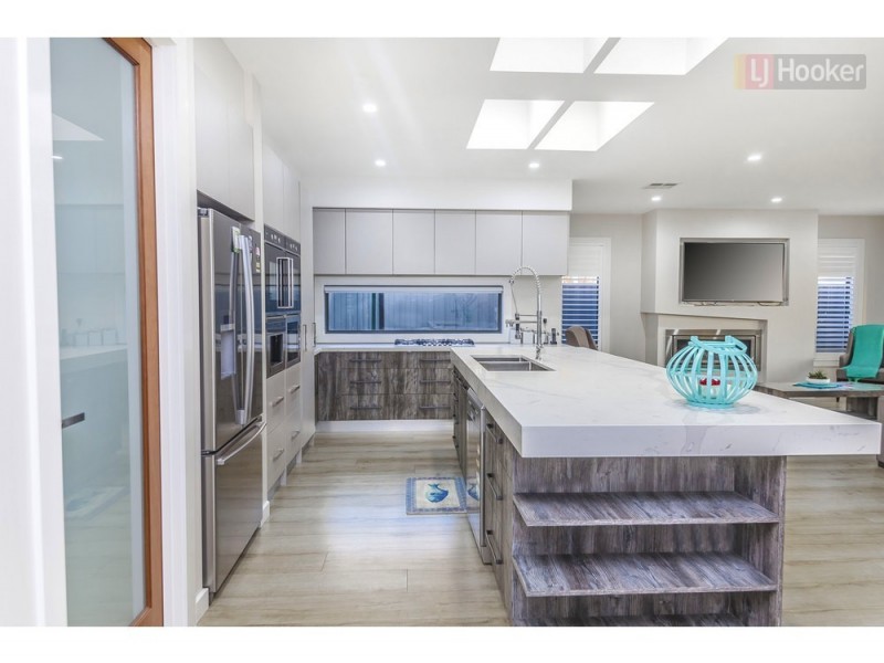 15 Fame Way, Craigieburn VIC 3064