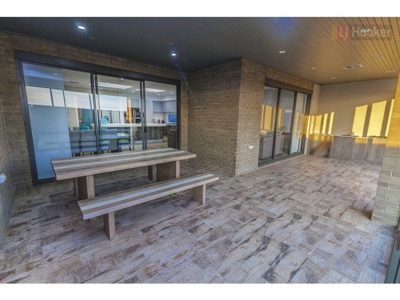 15 Fame Way, Craigieburn VIC 3064