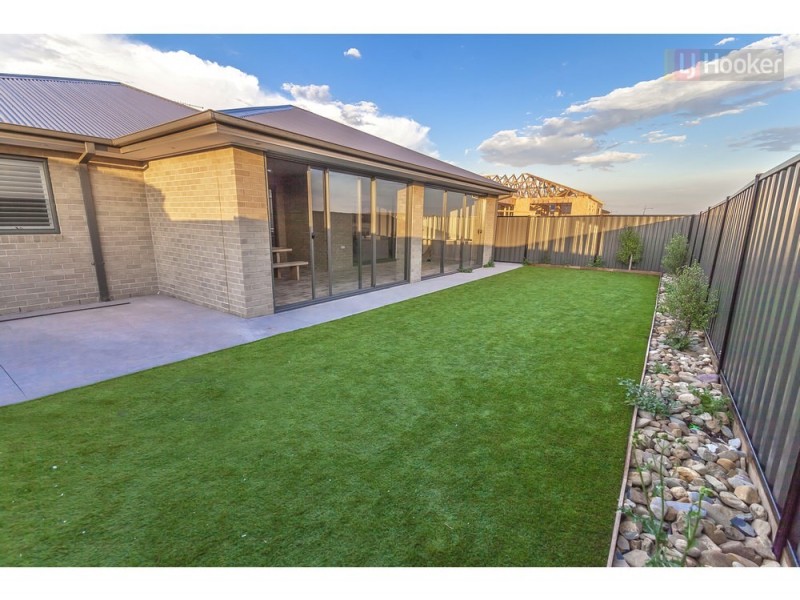 15 Fame Way, Craigieburn VIC 3064