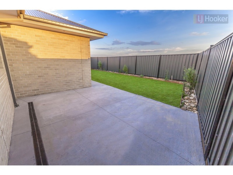 15 Fame Way, Craigieburn VIC 3064