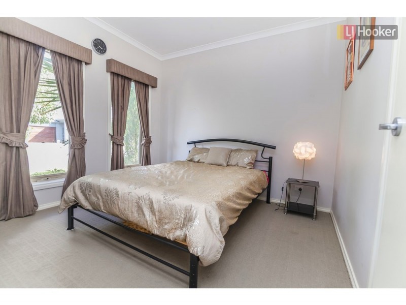 5 Cheltenham Close, Craigieburn VIC 3064