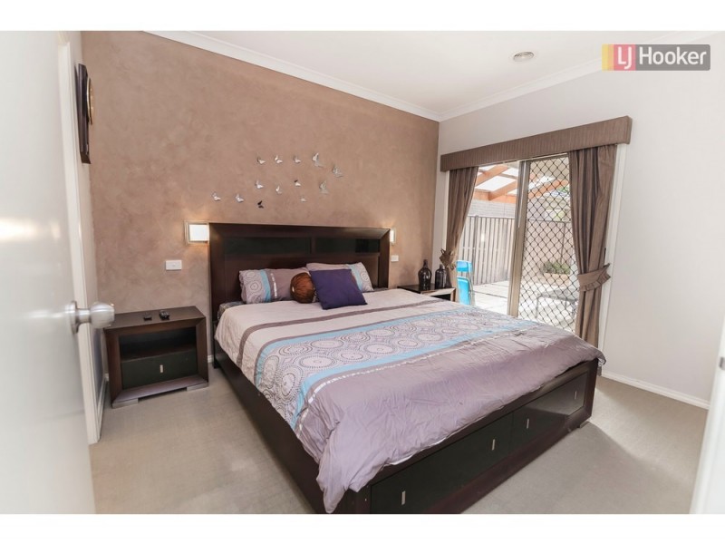 5 Cheltenham Close, Craigieburn VIC 3064