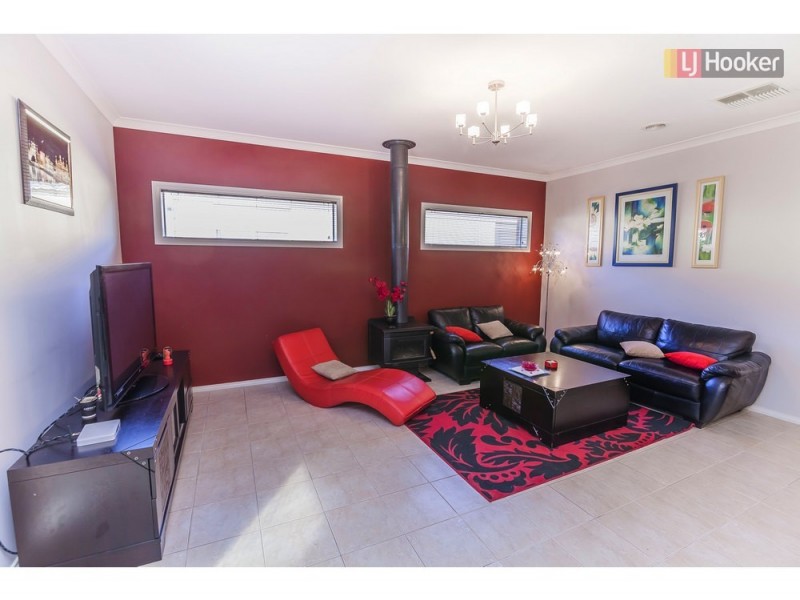 5 Cheltenham Close, Craigieburn VIC 3064