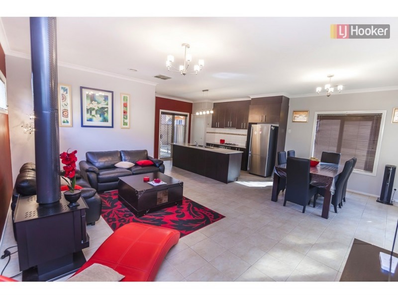 5 Cheltenham Close, Craigieburn VIC 3064