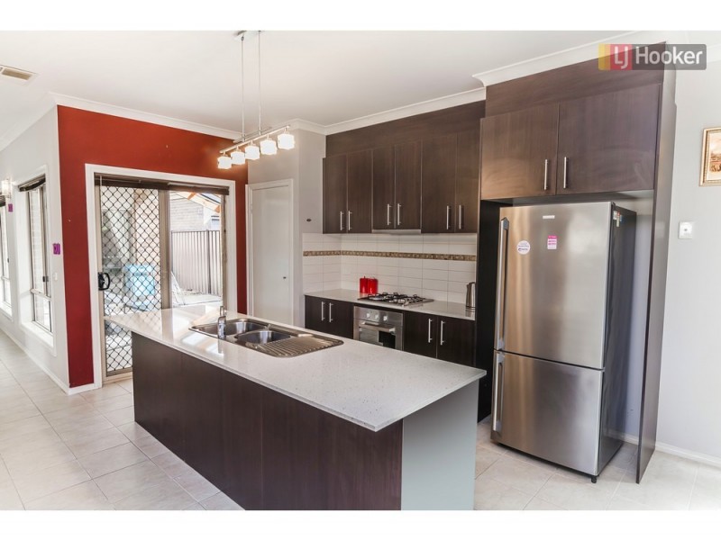 5 Cheltenham Close, Craigieburn VIC 3064