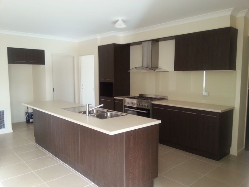 10 Dashing Rd, Craigieburn VIC 3064