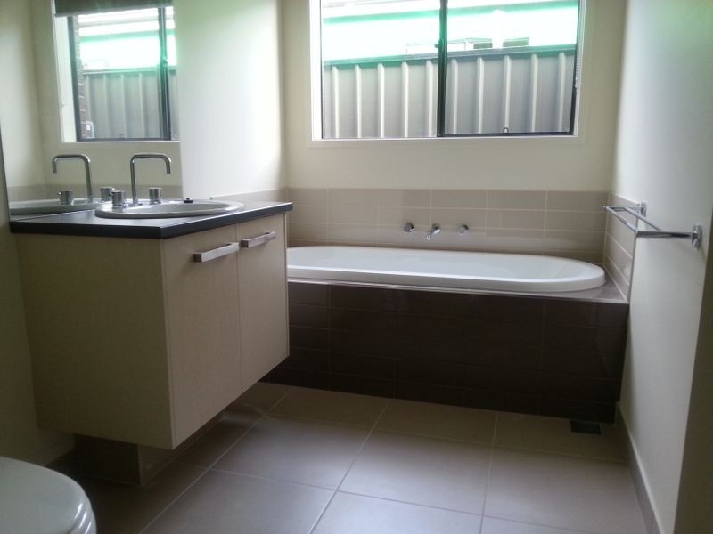 10 Dashing Rd, Craigieburn VIC 3064