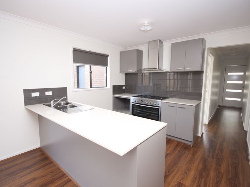 32 Hollington Drive, Mickleham VIC 3064