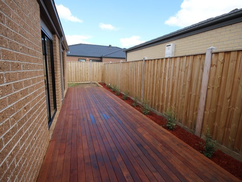 32 Hollington Drive, Mickleham VIC 3064