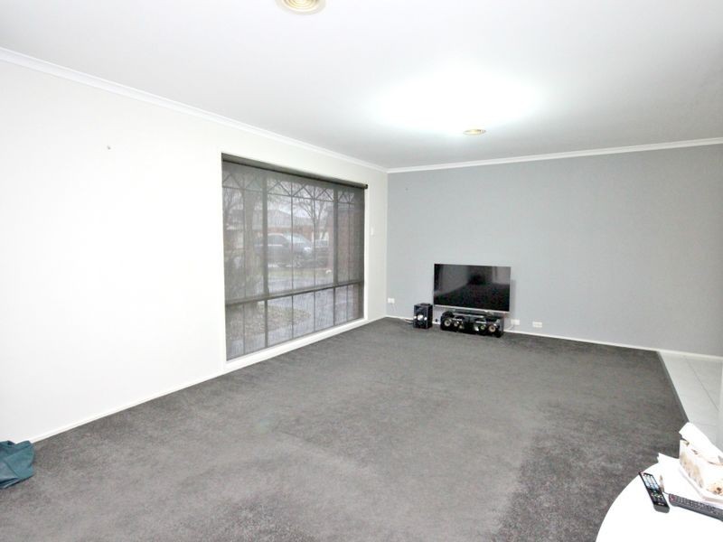 8 Waterdale Rise, Craigieburn VIC 3064