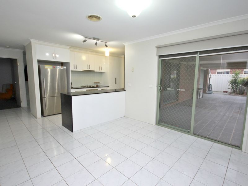 8 Waterdale Rise, Craigieburn VIC 3064