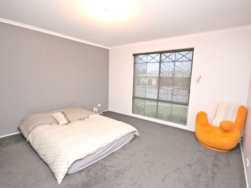 8 Waterdale Rise, Craigieburn VIC 3064