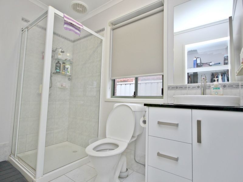 8 Waterdale Rise, Craigieburn VIC 3064