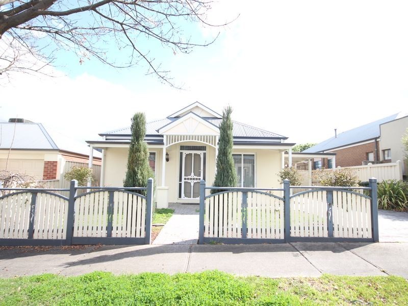 7 Oakville Place, Craigieburn VIC 3064