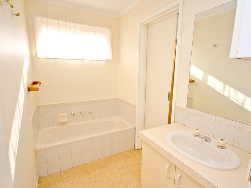 67 Bridgewater Road, Craigieburn VIC 3064