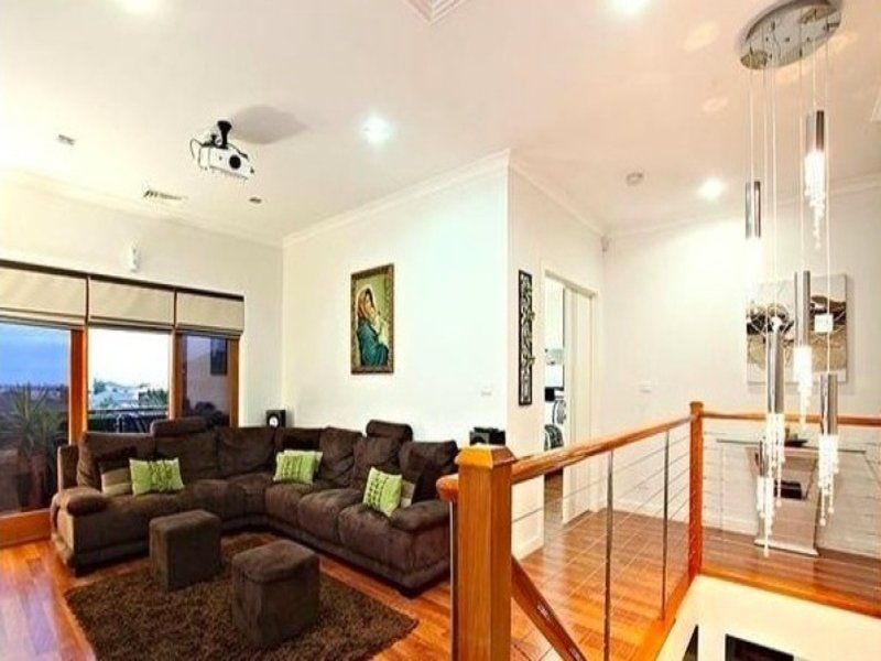 28 Candlebark Dr, Greenvale VIC 3059