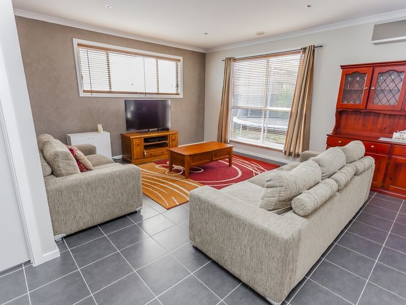 42 Mareeba Way, Craigieburn VIC 3064