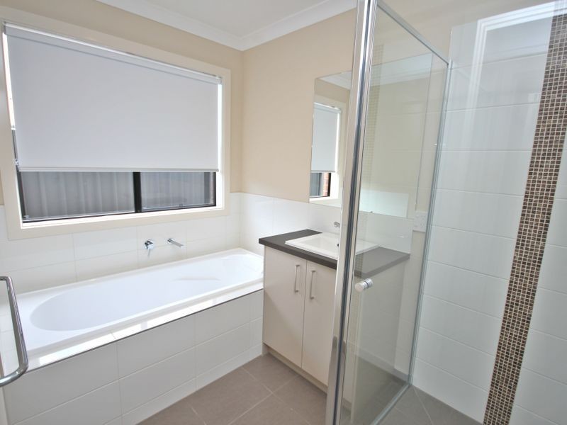 31 Streamside Drive, Craigieburn VIC 3064