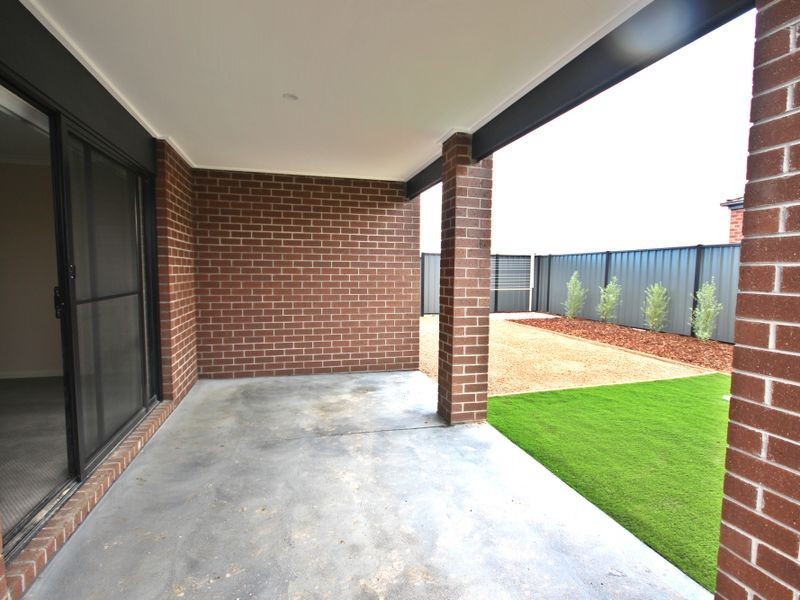 31 Streamside Drive, Craigieburn VIC 3064