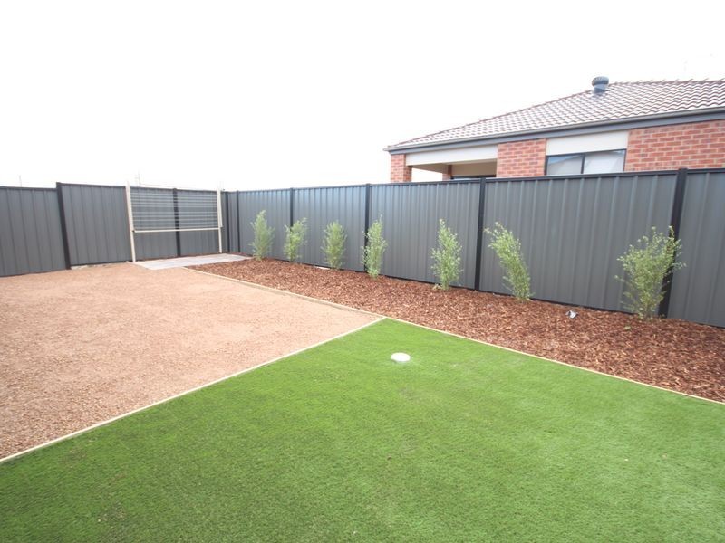 31 Streamside Drive, Craigieburn VIC 3064