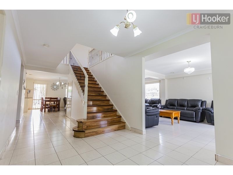14 Wrigley Cres, Roxburgh Park VIC 3064