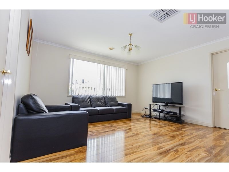 14 Wrigley Cres, Roxburgh Park VIC 3064