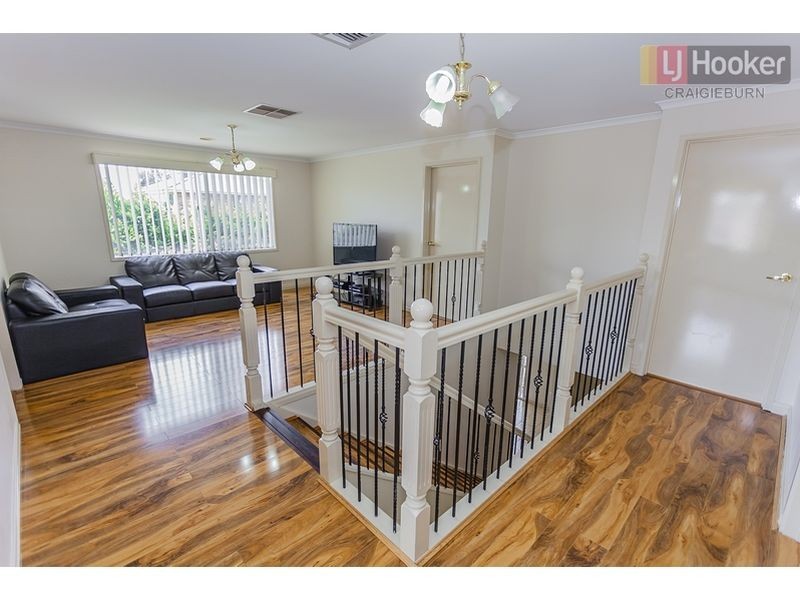 14 Wrigley Cres, Roxburgh Park VIC 3064