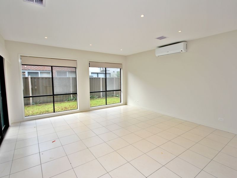 5 Cavell Drive, Craigieburn VIC 3064