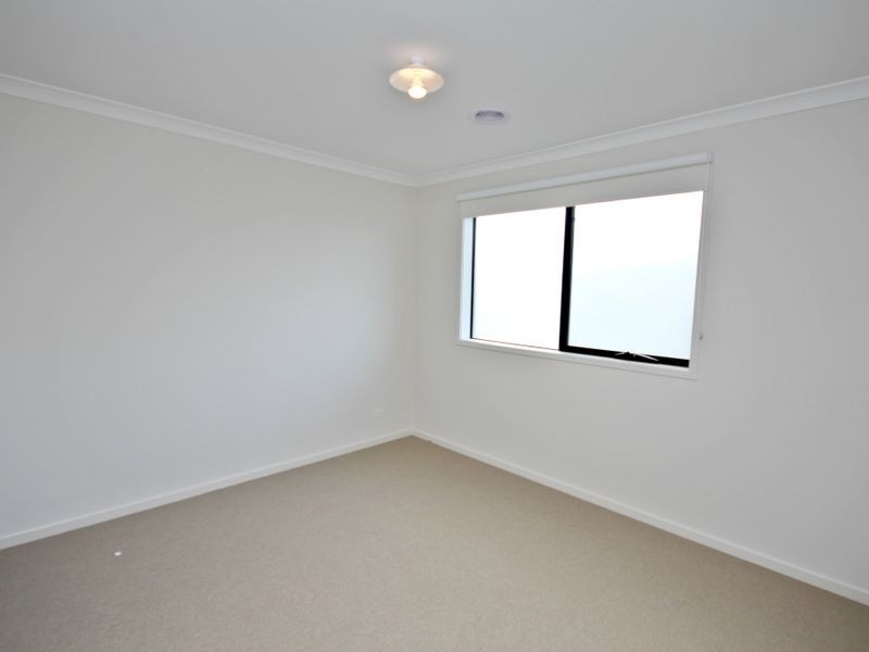 5 Cavell Drive, Craigieburn VIC 3064