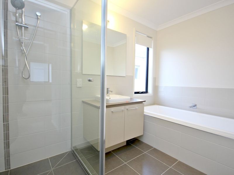 5 Cavell Drive, Craigieburn VIC 3064