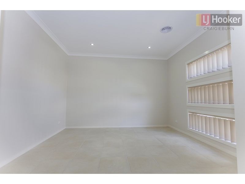 4a Koomba Cres, Roxburgh Park VIC 3064