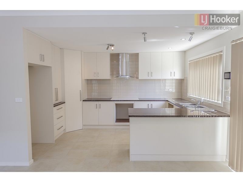 4a Koomba Cres, Roxburgh Park VIC 3064